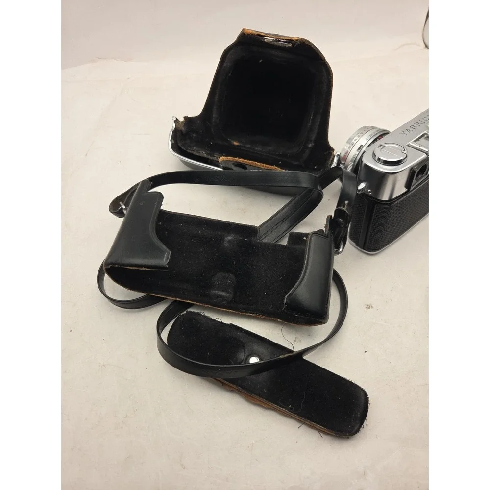 Yashica Lynx-5000 35mm Film Camera 45mm F1.8 & Case Partially Tested See NOTES